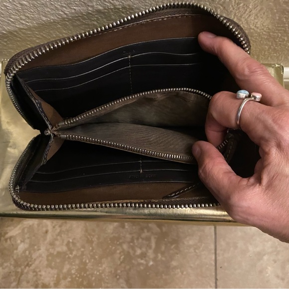 Chloé Paddington Brown Leather W/Gold Hardware Lock W/Key Wallet in EUC - Picture 7 of 9